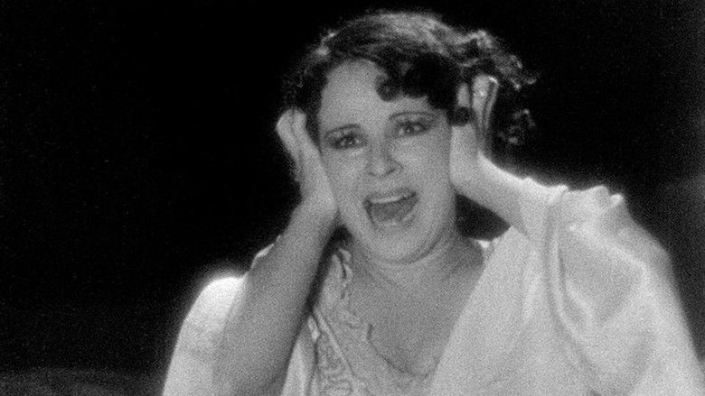 кадр из фильма La Llorona