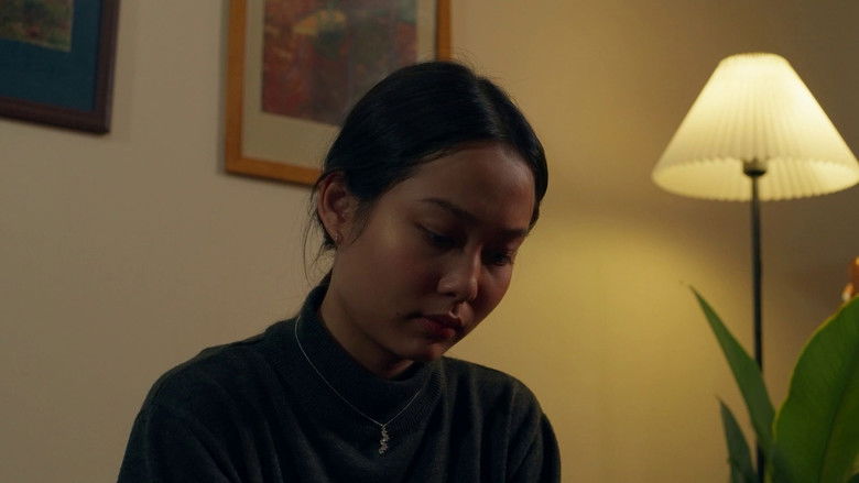 кадр из фильма สิ้นกลิ่นผกา