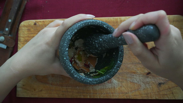 кадр из фильма From: Nora