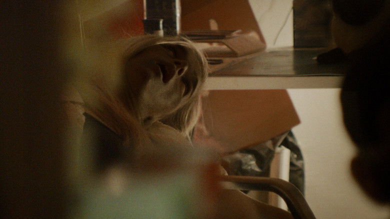 кадр из фильма Лес, я вижу тебя повсюду