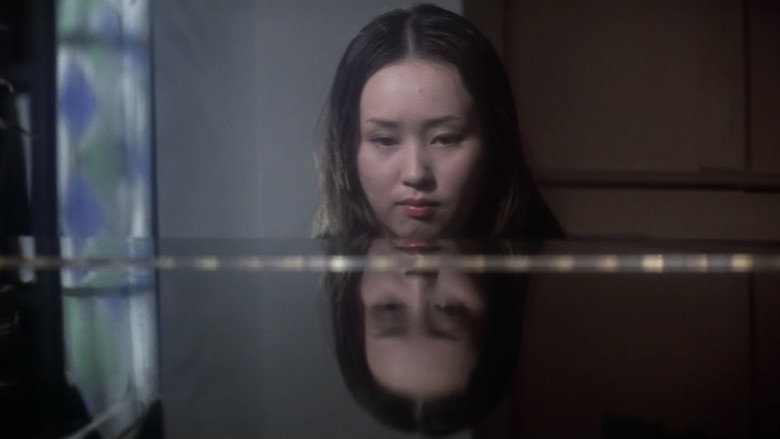 кадр из фильма 闇に浮かぶ白い肌