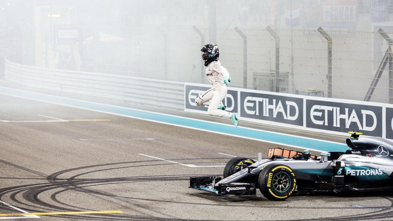 кадр из фильма F1 2016 Official Review