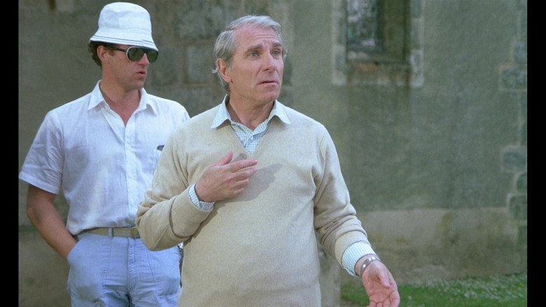 кадр из фильма Пусть те, у кого большая зарплата, поднимут руку!