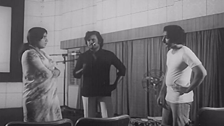 кадр из фильма அவள் அப்படித்தான்