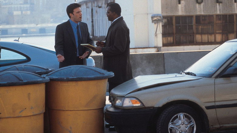 кадр из фильма В чужом ряду