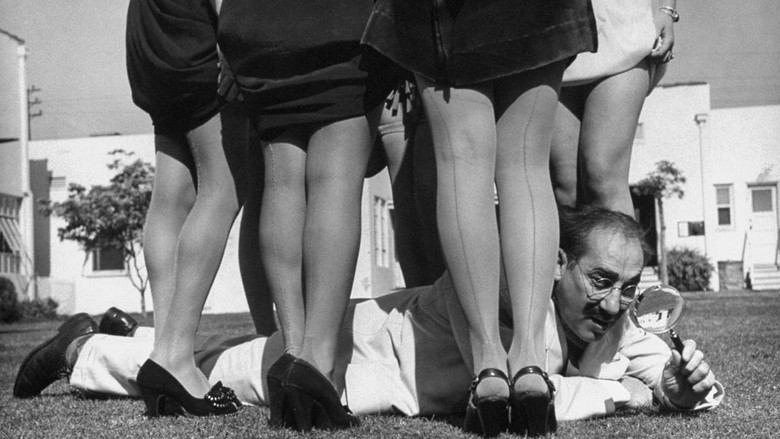 кадр из фильма Ночь в Касабланке