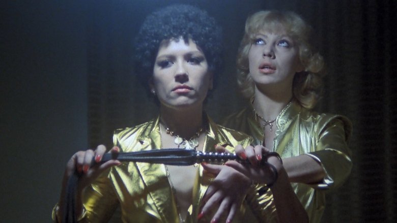 Черные сапоги, кнут из кожи