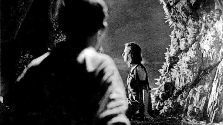 кадр из фильма Голубой свет