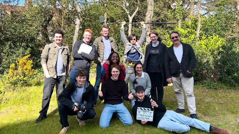 кадр из фильма Moving On