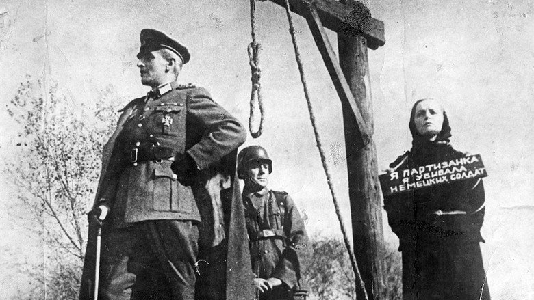 кадр из фильма Она защищает Родину