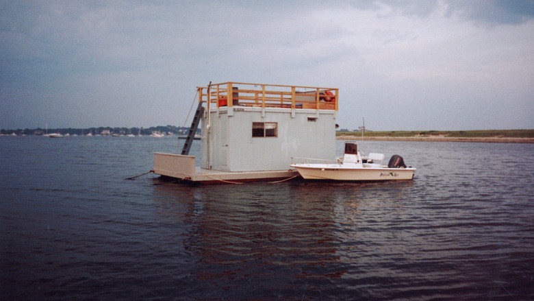 кадр из фильма The Last Houseboat