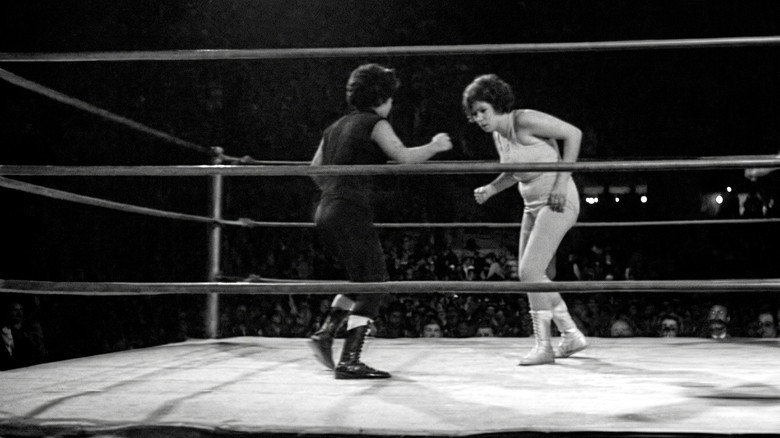 кадр из фильма Las Lobas del ring