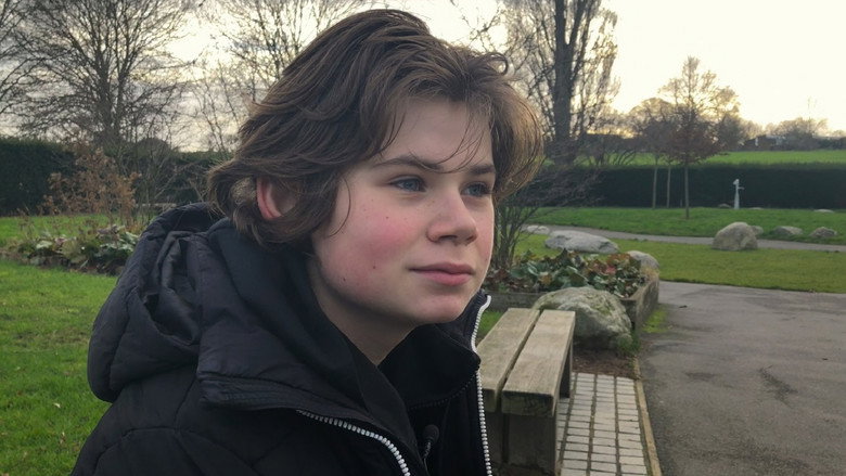 кадр из фильма Motherboard