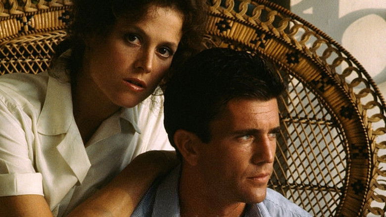 кадр из фильма Год, опасный для жизни