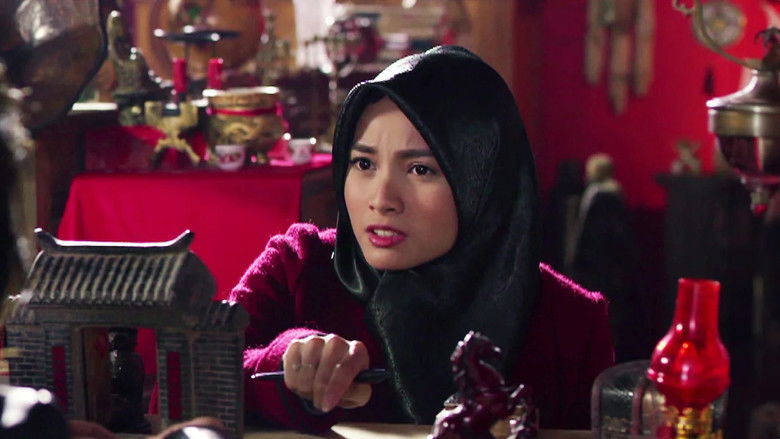 кадр из фильма Bulan Terbelah di Langit Amerika 2