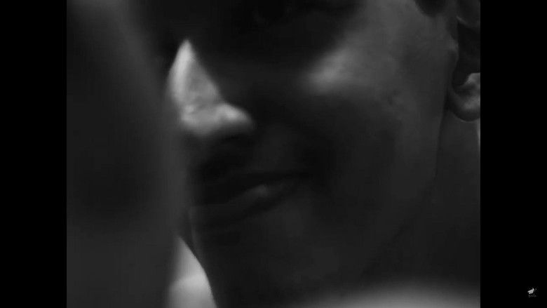 кадр из фильма ചരമകോളം