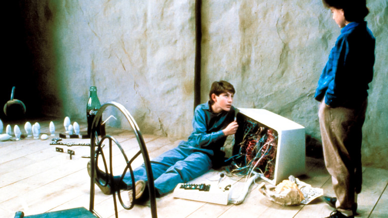 кадр из фильма Бумажный дом