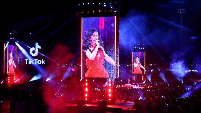 кадр из фильма TikTok: In the Mix