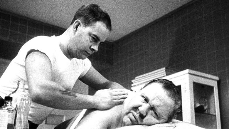 кадр из фильма Большие часы