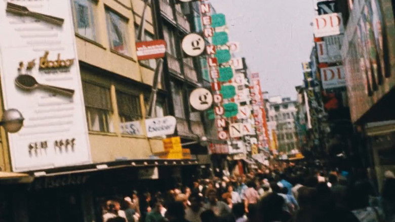 кадр из фильма Presents