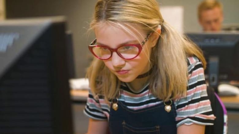 кадр из фильма Girl Wired