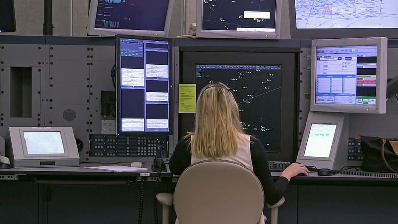 кадр из фильма Les Aiguilleurs du Ciel