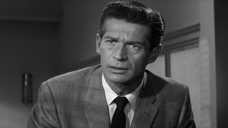 кадр из фильма Человек боится