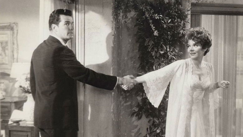 кадр из фильма Я вернулась, дорогой