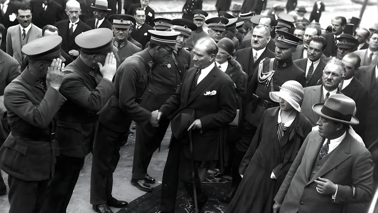 кадр из фильма Atatürk