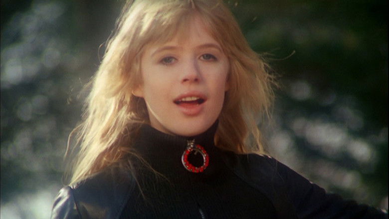 кадр из фильма Девушка на мотоцикле