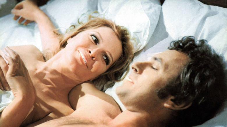 кадр из фильма Тропик Рака