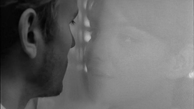 кадр из фильма Un uomo a metà