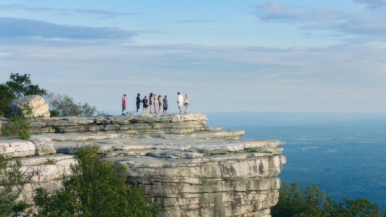 кадр из фильма Очень духовные практики