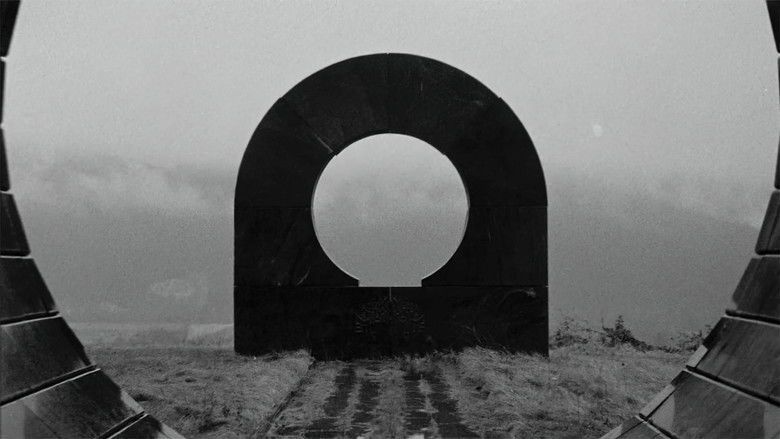 кадр из фильма Последние и первые люди