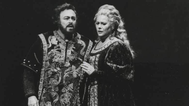 кадр из фильма Il Trovatore