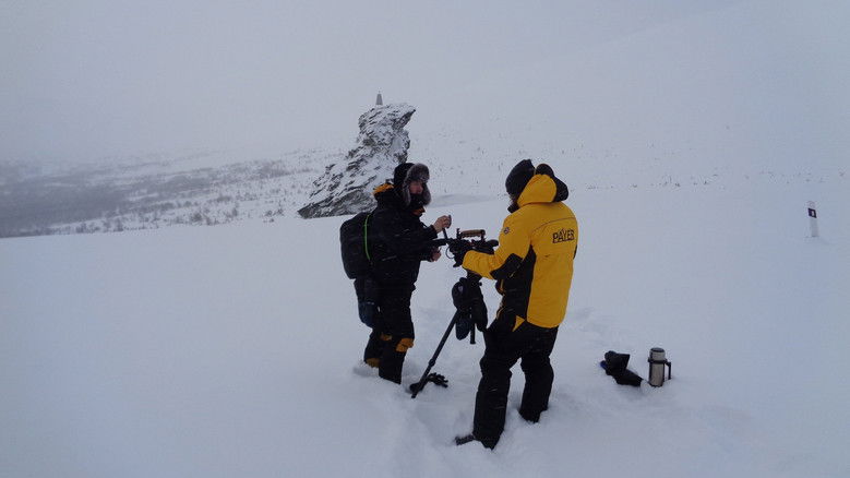 кадр из фильма Неизвестная непреодолимая сила
