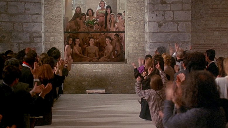 кадр из фильма Высокая мода