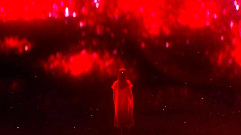 кадр из фильма Проклятое ожерелье