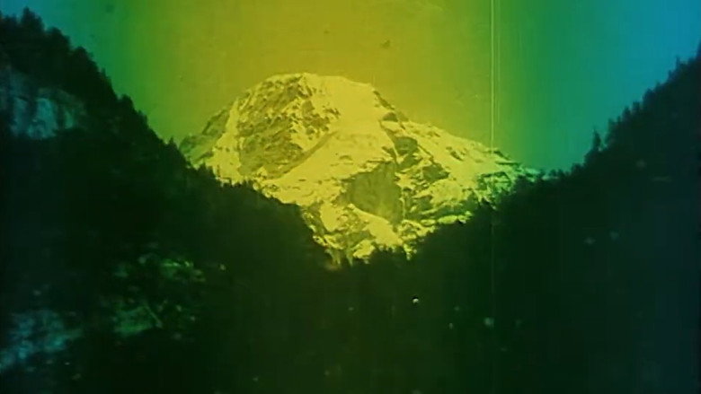кадр из фильма Te midden de heerlijke Zwitsersche Alpen