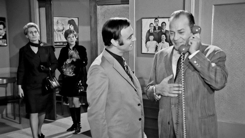 кадр из фильма Ένας Τρελλός Γλεντζές