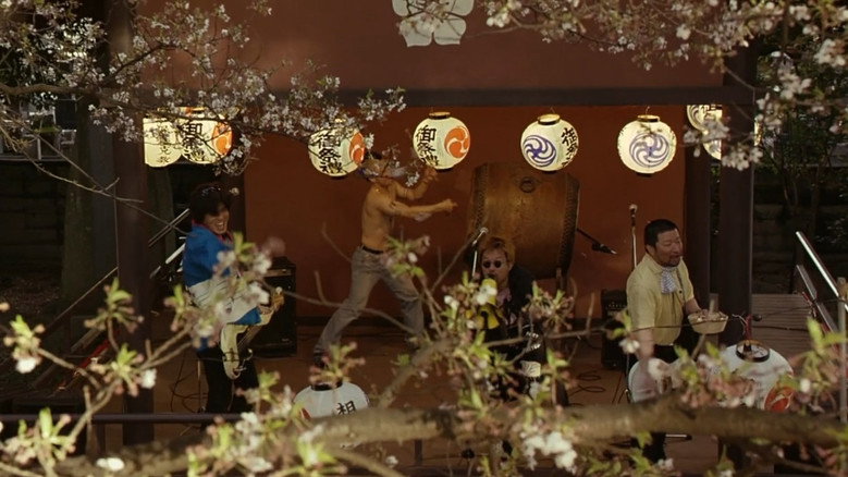 кадр из фильма Пapни c лaтyнными кacтeтaми