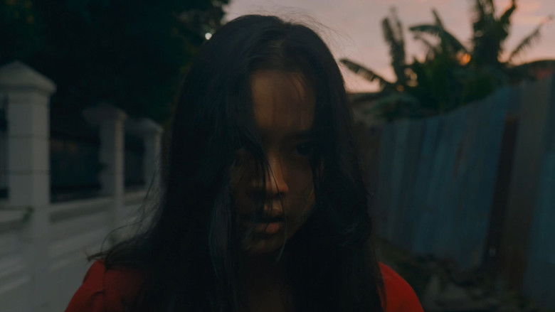 кадр из фильма Diam-Diam, Aku Ingin Melawan