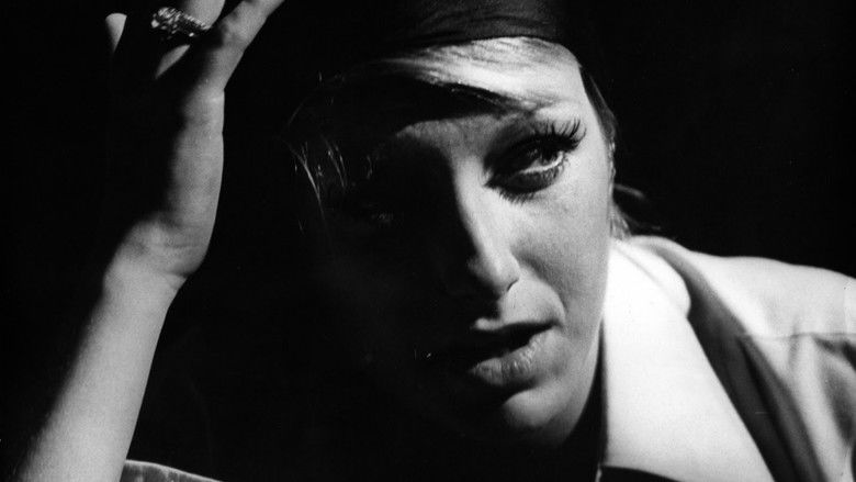 кадр из фильма La camisa de Christa Leem