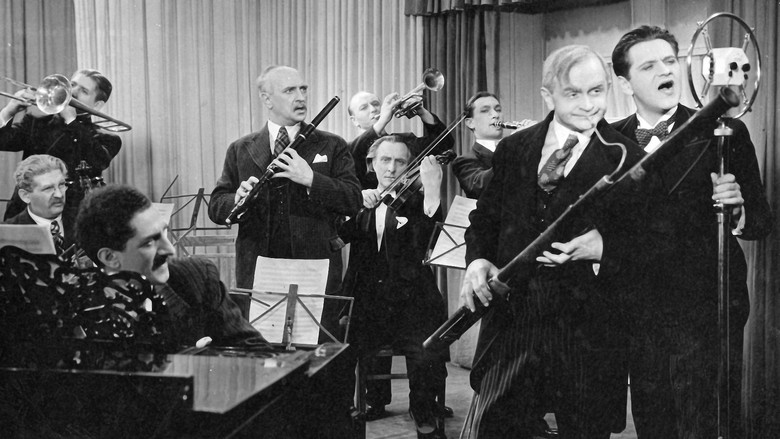 кадр из фильма Этажом выше