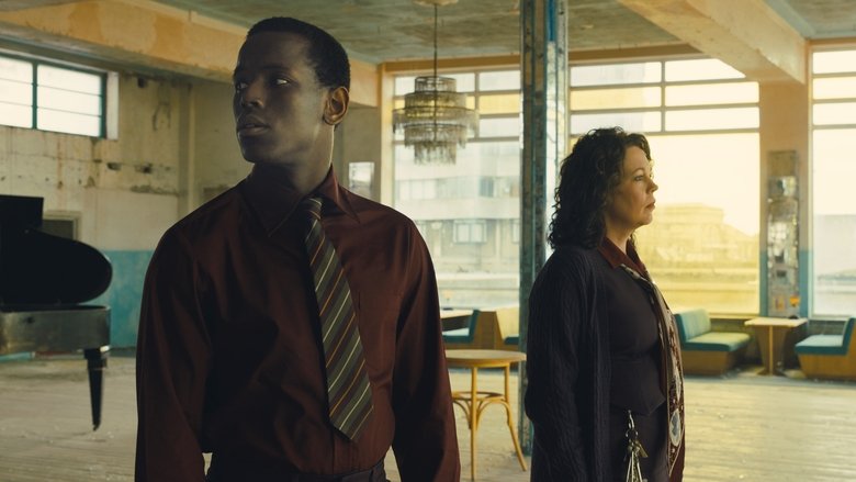 кадр из фильма Империя света