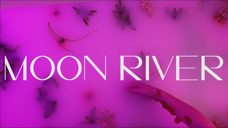 кадр из фильма Moon River