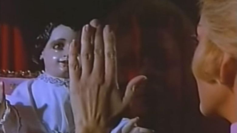 кадр из фильма Las mariposas disecadas