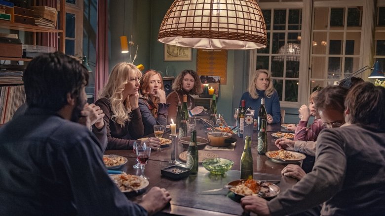 кадр из фильма Коммуна