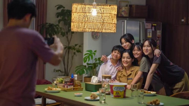 кадр из фильма Yang Lain Boleh Hilang Asal Kau Jangan