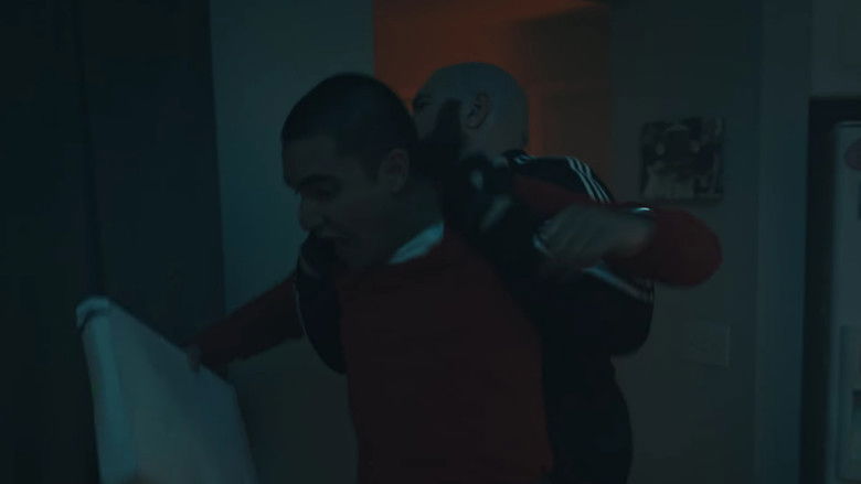 кадр из фильма When the Pizza Delivery Guy Walks in on a Robbery